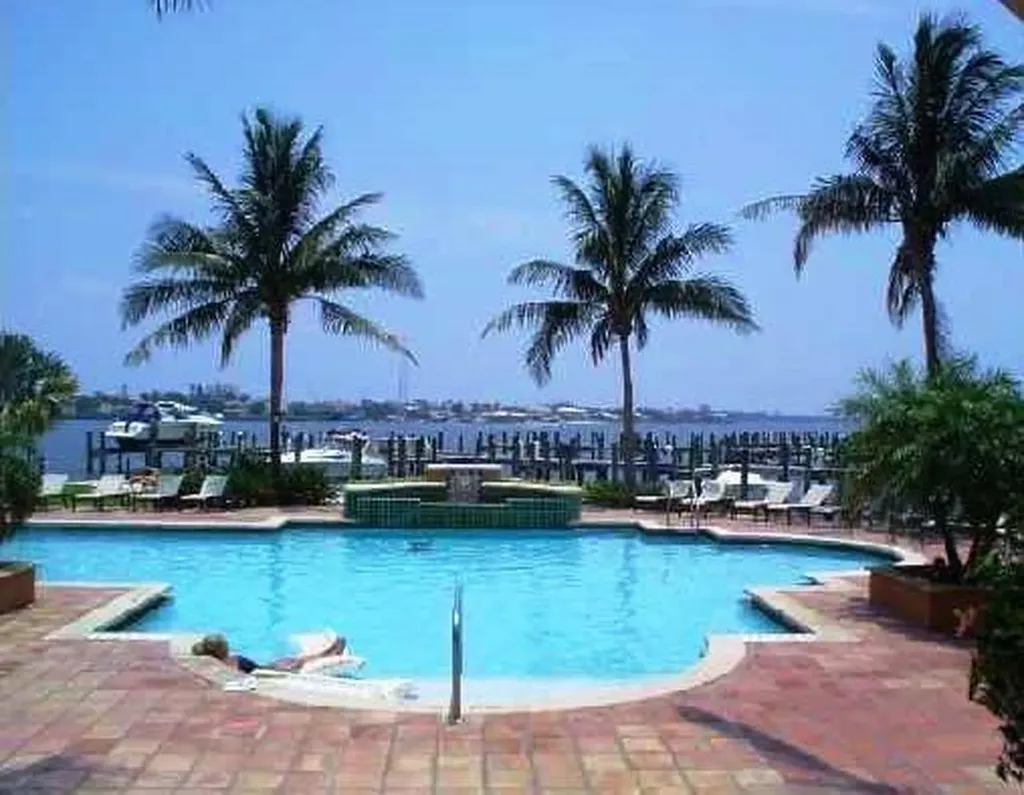 127 Yacht Club Way Hypoluxo FL 33462
