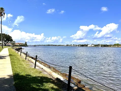 127 Yacht Club Way Hypoluxo FL 33462