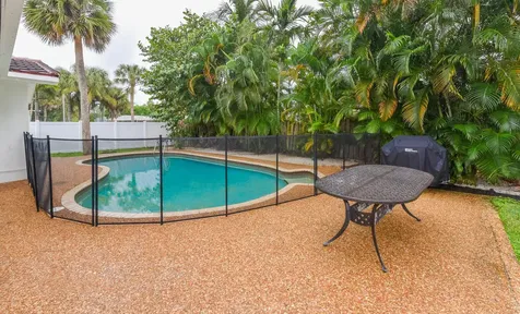 700 Sw 4th Street Boca Raton FL 33486