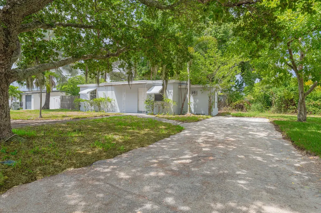 5275 Ne 16 Avenue Pompano Beach FL 33064