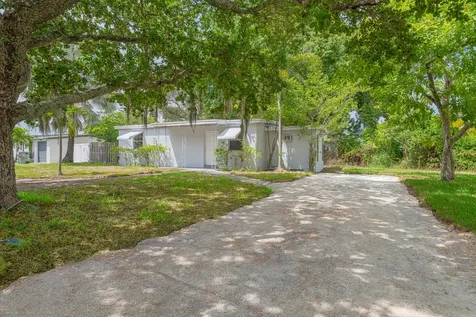 5275 Ne 16 Avenue Pompano Beach FL 33064