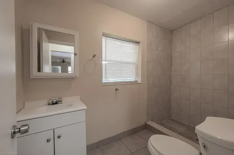 5275 Ne 16 Avenue Pompano Beach FL 33064