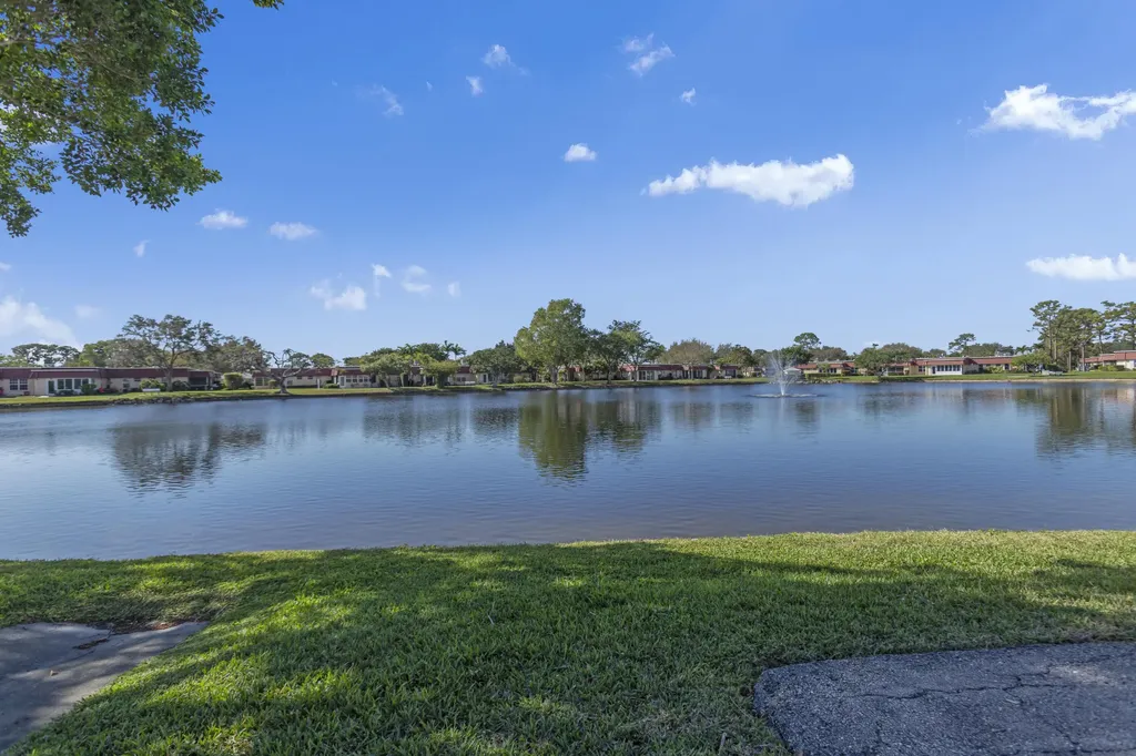 857 Worcester B Lane Lake Worth FL 33467