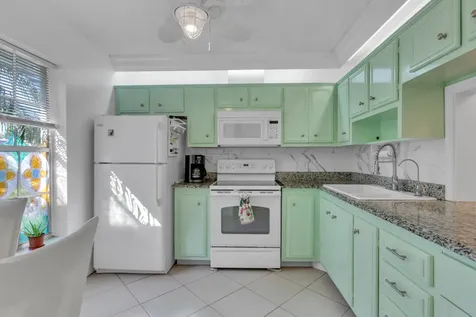 857 Worcester B Lane Lake Worth FL 33467