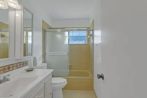 857 Worcester B Lane Lake Worth FL 33467
