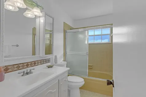 857 Worcester B Lane Lake Worth FL 33467