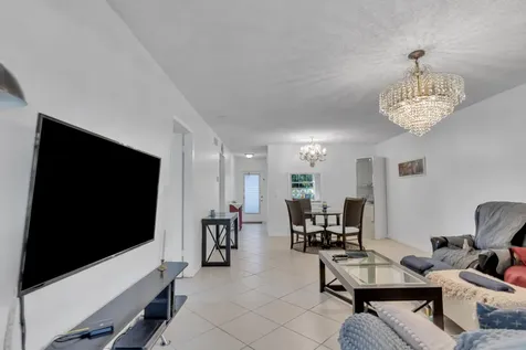 857 Worcester B Lane Lake Worth FL 33467