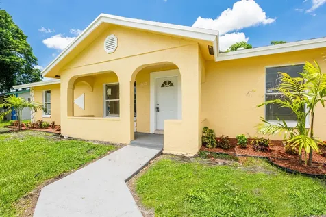 1017 Sw Avenue I Belle Glade FL 33430