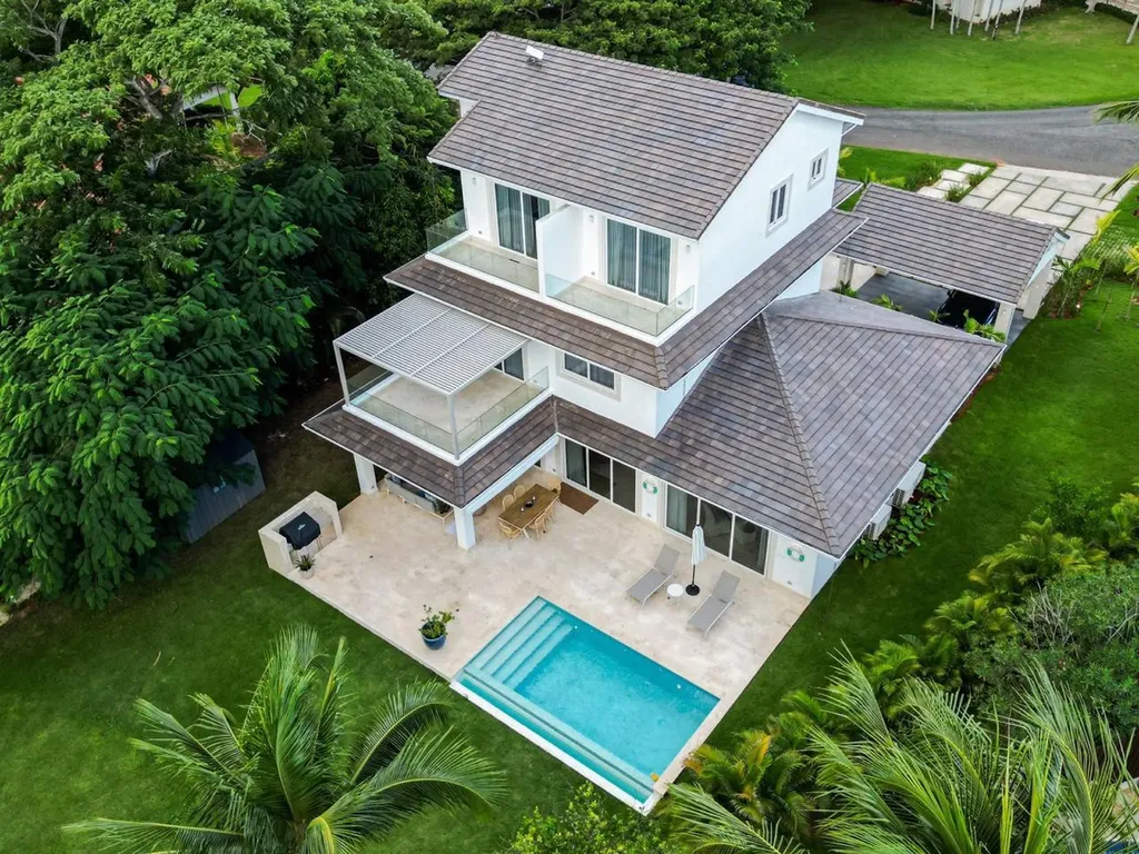 33 00 Casa De Campo DR 22000