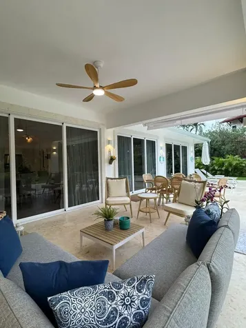 33 00 Casa De Campo DR 22000