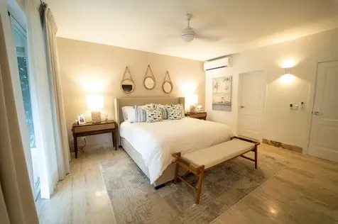33 00 Casa De Campo DR 22000
