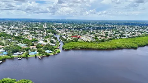 702 Se Adams Court Port Saint Lucie FL 34984