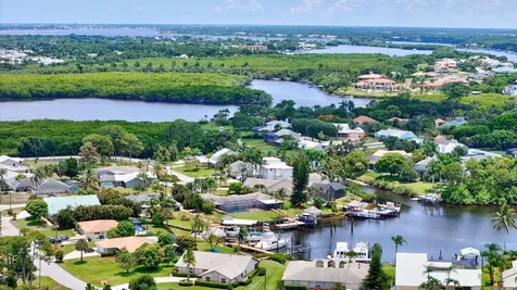 702 Se Adams Court Port Saint Lucie FL 34984