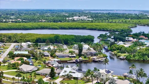 702 Se Adams Court Port Saint Lucie FL 34984