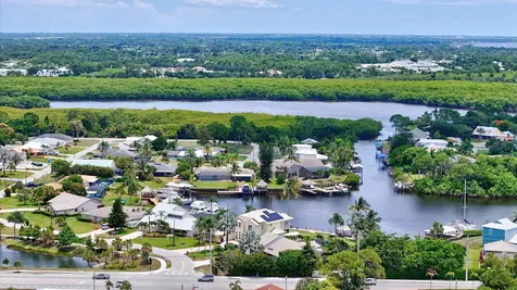 702 Se Adams Court Port Saint Lucie FL 34984