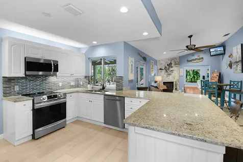 702 Se Adams Court Port Saint Lucie FL 34984