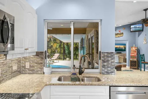 702 Se Adams Court Port Saint Lucie FL 34984
