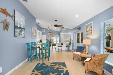 702 Se Adams Court Port Saint Lucie FL 34984