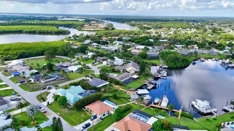 702 Se Adams Court Port Saint Lucie FL 34984