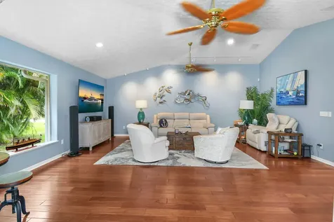 702 Se Adams Court Port Saint Lucie FL 34984