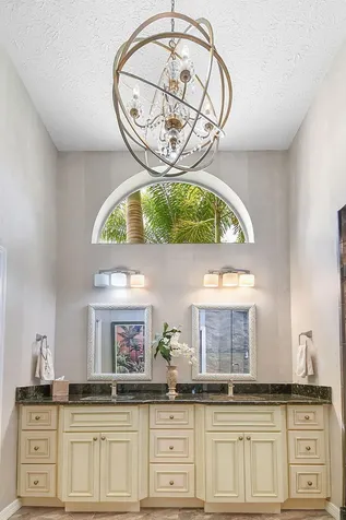702 Se Adams Court Port Saint Lucie FL 34984