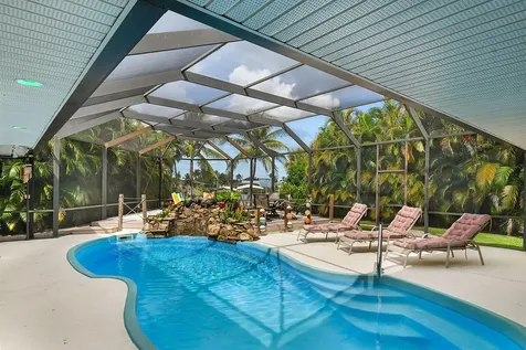 702 Se Adams Court Port Saint Lucie FL 34984