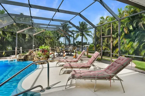 702 Se Adams Court Port Saint Lucie FL 34984