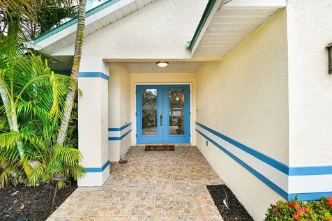 702 Se Adams Court Port Saint Lucie FL 34984