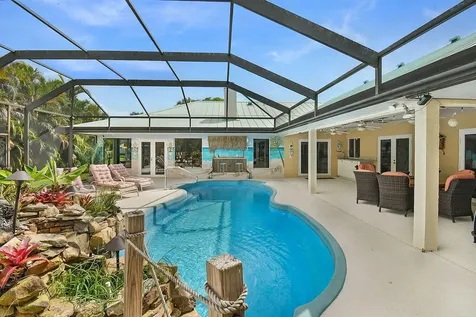 702 Se Adams Court Port Saint Lucie FL 34984