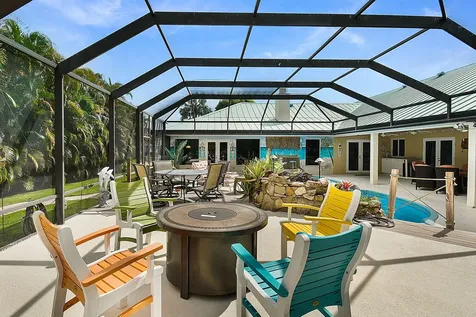 702 Se Adams Court Port Saint Lucie FL 34984