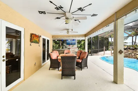 702 Se Adams Court Port Saint Lucie FL 34984