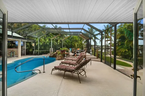 702 Se Adams Court Port Saint Lucie FL 34984