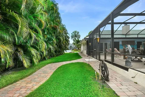 702 Se Adams Court Port Saint Lucie FL 34984