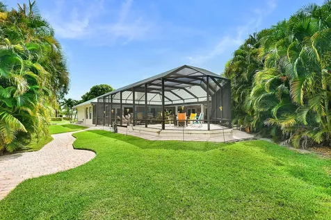 702 Se Adams Court Port Saint Lucie FL 34984