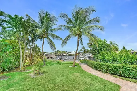 702 Se Adams Court Port Saint Lucie FL 34984