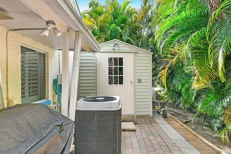 702 Se Adams Court Port Saint Lucie FL 34984