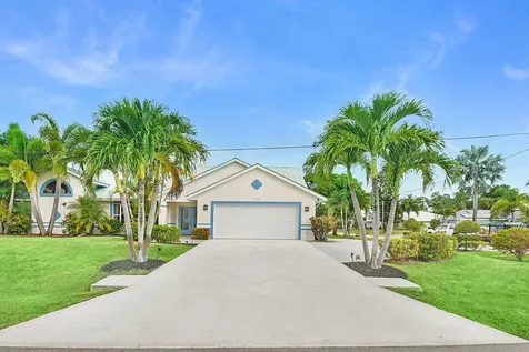 702 Se Adams Court Port Saint Lucie FL 34984
