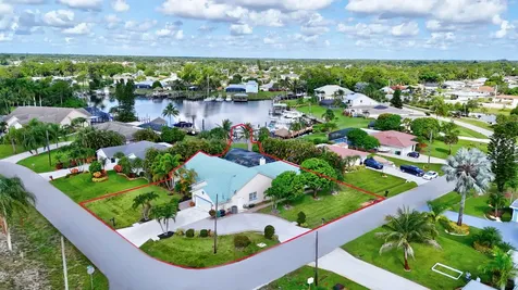 702 Se Adams Court Port Saint Lucie FL 34984
