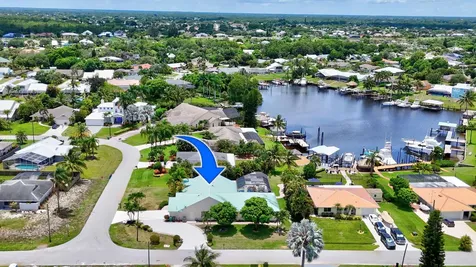 702 Se Adams Court Port Saint Lucie FL 34984