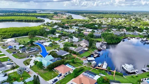 702 Se Adams Court Port Saint Lucie FL 34984
