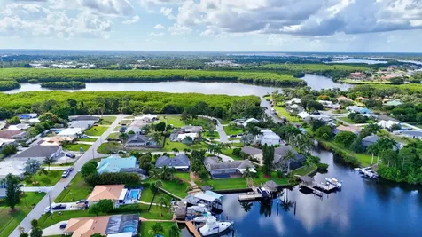 702 Se Adams Court Port Saint Lucie FL 34984