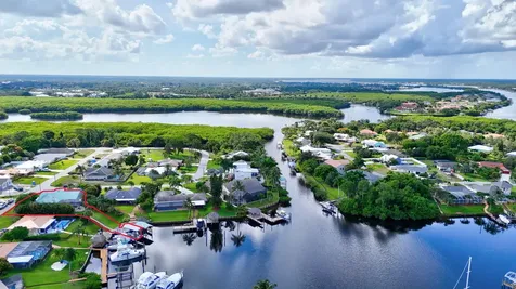 702 Se Adams Court Port Saint Lucie FL 34984