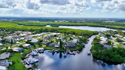 702 Se Adams Court Port Saint Lucie FL 34984
