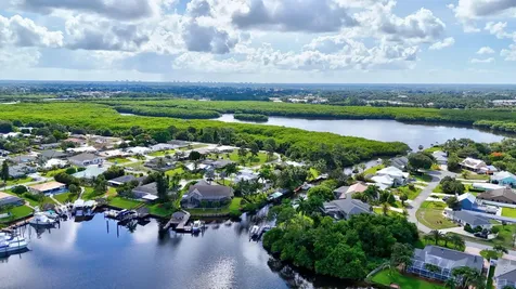 702 Se Adams Court Port Saint Lucie FL 34984