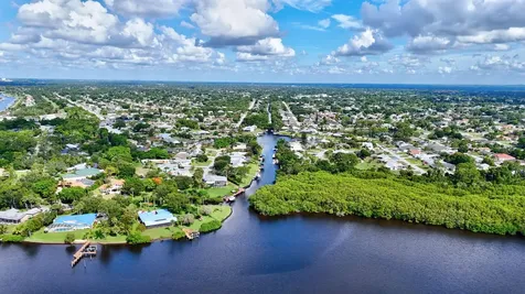 702 Se Adams Court Port Saint Lucie FL 34984