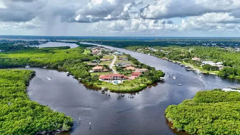 702 Se Adams Court Port Saint Lucie FL 34984