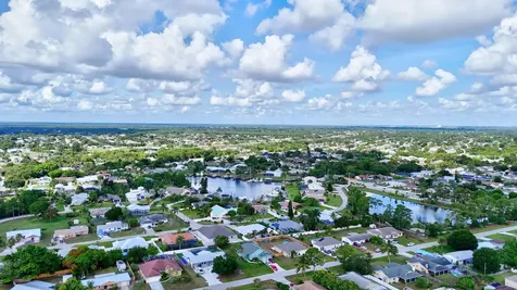 702 Se Adams Court Port Saint Lucie FL 34984