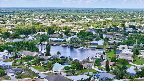 702 Se Adams Court Port Saint Lucie FL 34984