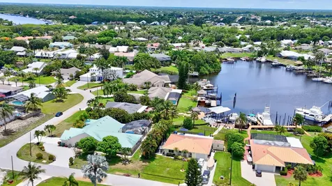 702 Se Adams Court Port Saint Lucie FL 34984