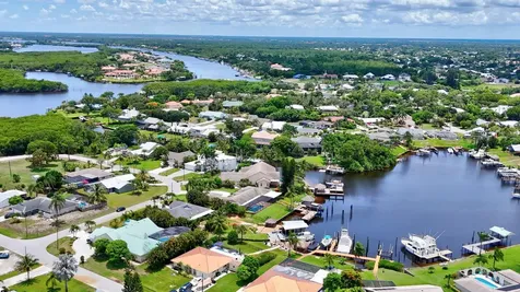 702 Se Adams Court Port Saint Lucie FL 34984